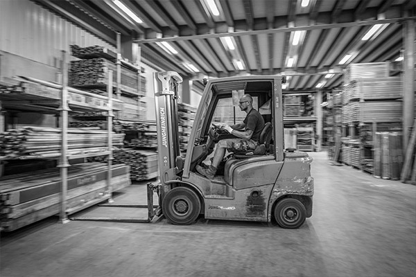 Blick in das Lager bei Artinger Gerüstbau